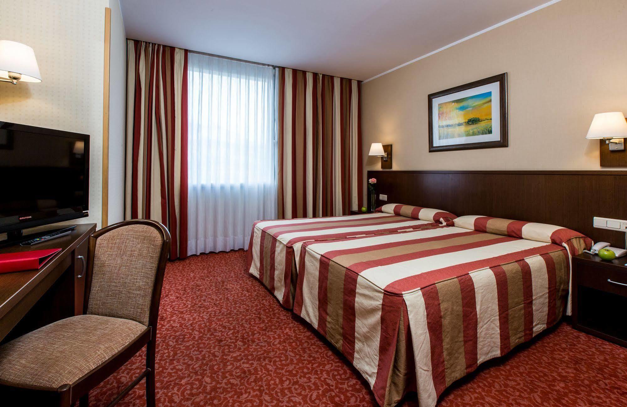 Leonardo Gran Via 3* Barcellona